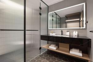 Baðherbergi á Microtel by Wyndham Xian Beilin