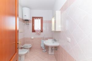 Koupelna v ubytování Casa Vacanza San Teodoro + 12 fotografií