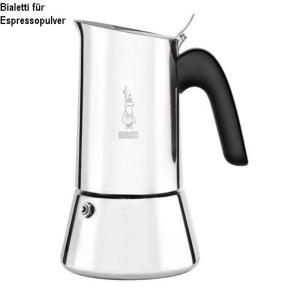 a black and white tea kettle on a white background at Haus in Esch in Esch