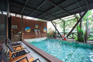 Hồ bơi trong/gần Homestay ECO MAY5 TRAVEL