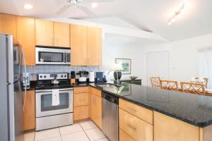 A kitchen or kitchenette at Fingertip - Beach Bungalow in Cayman Kai