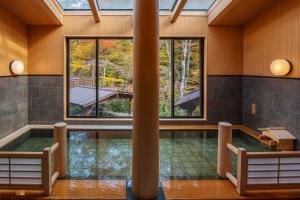 Bazén v ubytování Shionoyu Onsen Rengetsu nebo v jeho okolí