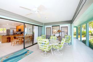 A kitchen or kitchenette at Fingertip - Beach Bungalow in Cayman Kai