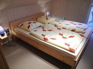 a bedroom with two beds with flowers on them at Hagebutte - Baabe in Baabe +15 photos