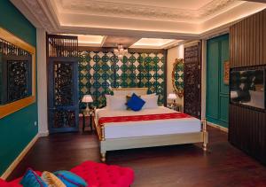 Ein Bett oder Betten in einem Zimmer der Unterkunft House of Tugu, Old Town Jakarta