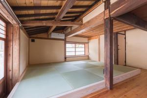 سرير أو أسرّة في غرفة في FARMSTAY miyuki-street "Hotaru"