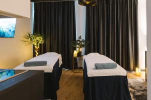 Postel nebo postele na pokoji v ubytování Aparthotel Amella + 37 fotografií