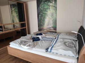 a bed in a room with a painting on the wall at Quartier Torno in Torno