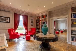 Resort Collina d'Oro - Hotel, Residence & Spa的休息区