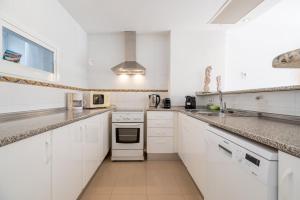 Η κουζίνα ή μικρή κουζίνα στο Soller beach apartment +19 φωτογραφίες