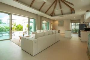 Χώρος καθιστικού στο Brand New Completed v124