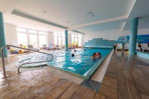 Bazén v ubytovaní Sástó Hotel alebo v jeho blízkosti