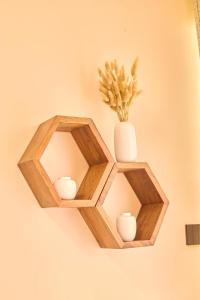 Photo de la galerie de l'établissement Stunning & Calm 2 bedroom gate away in Entebbe- Sand Grains Residences A03, à Namulanda 58 autres photos