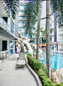 Bazén v ubytování Centara Pattaya Apartment nebo v jeho okolí