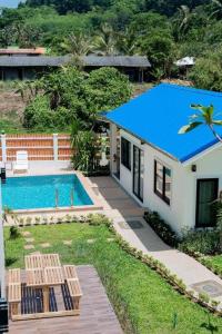 バーン・クロンムアンにあるPool villa Alawan Krabi Klong Muangのプール付きの家の航空写真