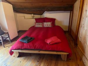 Postel nebo postele na pokoji v ubytování chalet st michel de maurienne