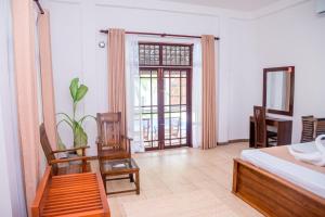 En eller flere senger på et rom på Nibbana Mirissa Hotel