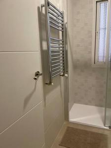 a shower with a glass door in a bathroom at Céntrico apartamento a estrenar in Bilbao