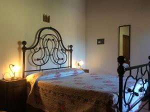 A bed or beds in a room at Agriturismo Podere Fiume