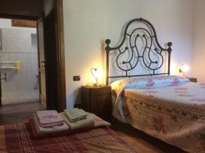 A bed or beds in a room at Agriturismo Podere Fiume