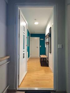 a hallway with a door open to a room with a table at Ferien-Monteurwohnung NOM App2 Sky Terrasse High End in Northeim