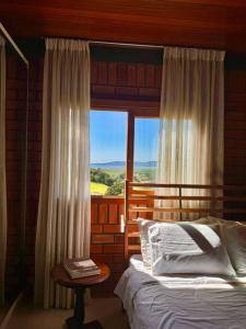 Postel nebo postele na pokoji v ubytování Oliveira mountain House