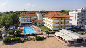 Bazén v ubytování Hotel Europa nebo v jeho okolí + 37 fotografií