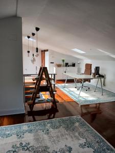 a living room with a table and a desk at Casa Melida in Castro-Urdiales
