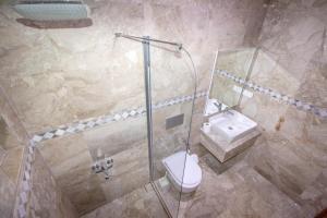 Ein Badezimmer in der Unterkunft Tlos Yalı 3+1 Villa, Özel Havuzlu, Fethiye