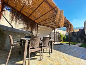 Ein Patio oder anderer Außenbereich in der Unterkunft Tlos Yalı 3+1 Villa, Özel Havuzlu, Fethiye