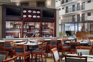 Embassy Suites by Hilton Memphis East Germantown Area的酒水