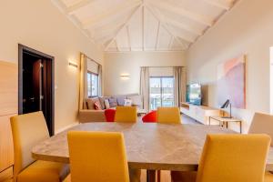 a dining room with a table and chairs at Ereza Villas Alicia in Caleta De Fuste