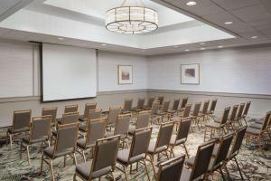 Embassy Suites by Hilton Memphis East Germantown Area商务区和/或会议室