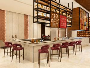 Lounge nebo bar v ubytování Novotel Jaipur Convention Centre