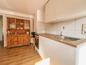 Kuchyň nebo kuchyňský kout v ubytování Gemütliche Terassenwohnung mit rustikalem Charme + 9 fotografií