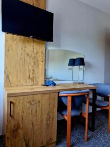 Televízia a/alebo spoločenská miestnosť v ubytovaní Hostel Relaks