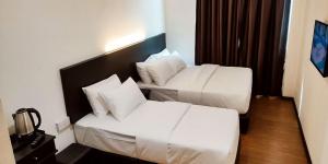 Postel nebo postele na pokoji v ubytování ABA Hotel Kuching Sarawak