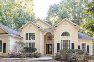 琼斯伯勒Sink into the Luxe Corner Tub at an Upscale, Spacious Home的房屋