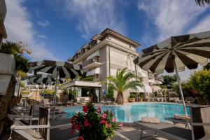 Bazén v ubytovaní Hotel Berta alebo v jeho blízkosti