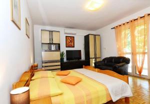 Posteľ alebo postele v izbe v ubytovaní Apartments Snjeza