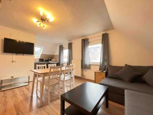 Μια τηλεόραση ή/και κέντρο ψυχαγωγίας στο SAD803 - Zweistöckige Monteurwohnung