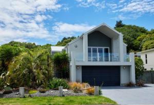 Κήπος έξω από το Seaside Serenity