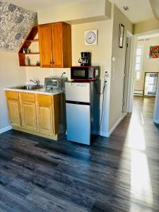 a kitchen with a sink and a dishwasher at Van Buren Gem 2.0 in Newark