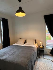a bedroom with a large bed with a large window at Moderni kaksio lähellä keskustaa in Seinäjoki +8 photos
