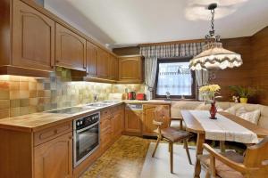 Η κουζίνα ή μικρή κουζίνα στο Haus Madlen