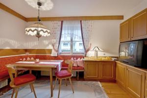 Η κουζίνα ή μικρή κουζίνα στο Haus Madlen +18 φωτογραφίες