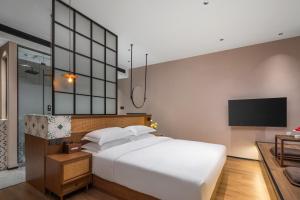 TV a/nebo společenská místnost v ubytování Dyed Mount Boutique Hotel