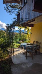 Balkoni atau teres di Studio de plain-pied dans un chalet