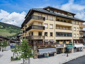 a large building with balconies on the side of it at Appartement 3 pièces au centre de Megève, balcon, proche télécabine, Wifi, idéal pour 4 personnes - FR-1-453-53 in Megève