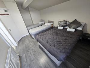 Postel nebo postele na pokoji v ubytování Anfield Contractors Accommodation
